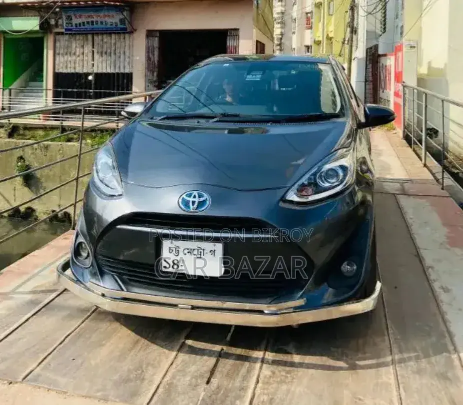 টয়োটা অ্যাকুয়া ২০১৭ গ্রে