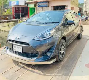টয়োটা অ্যাকুয়া ২০১৭ গ্রে