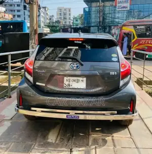টয়োটা অ্যাকুয়া ২০১৭ গ্রে