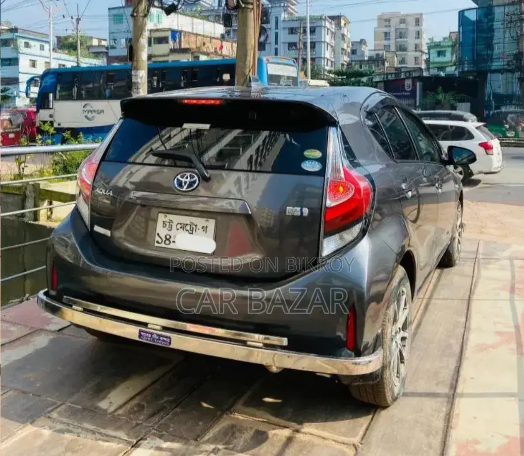 টয়োটা অ্যাকুয়া ২০১৭ গ্রে
