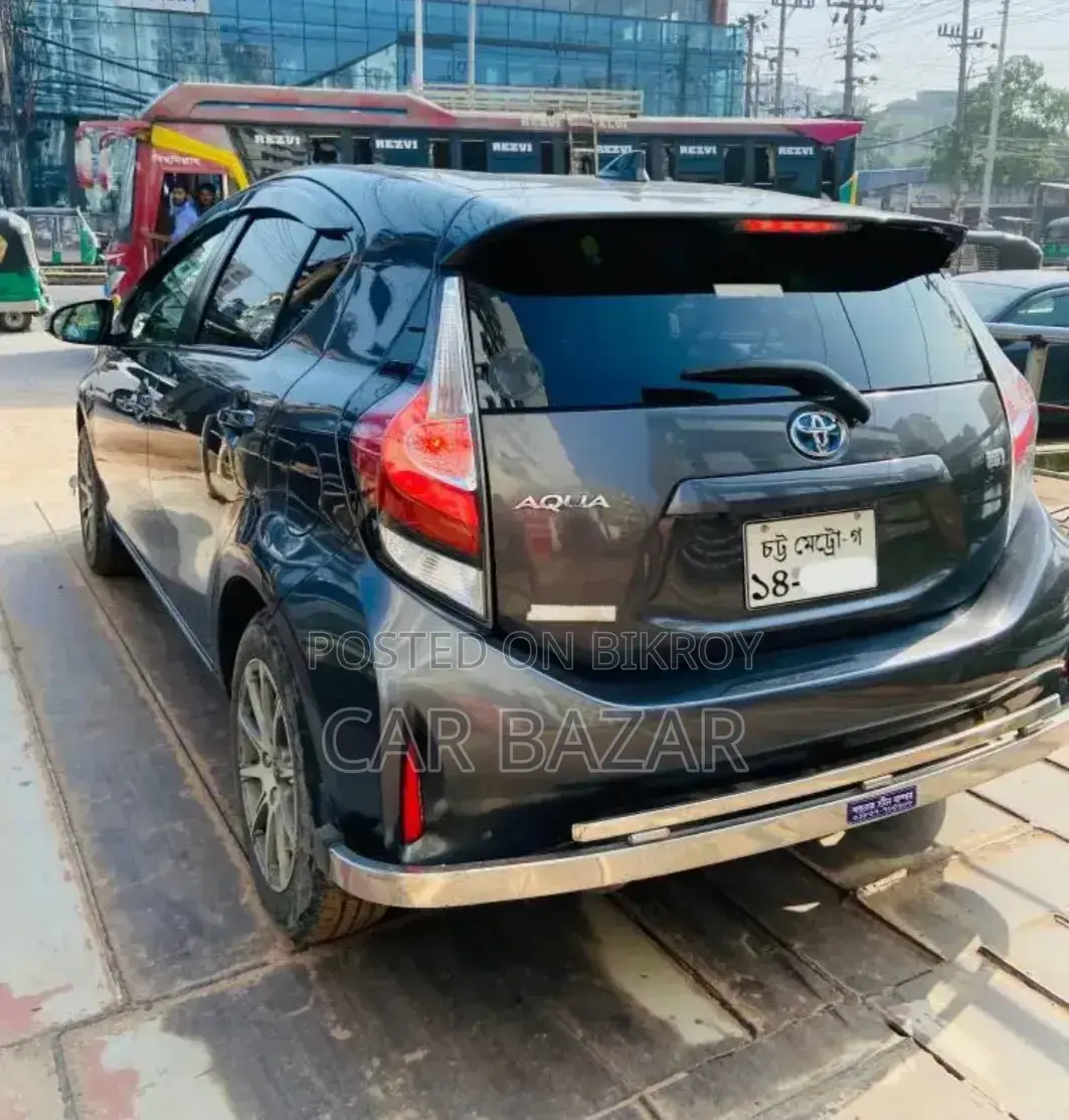 টয়োটা অ্যাকুয়া ২০১৭ গ্রে