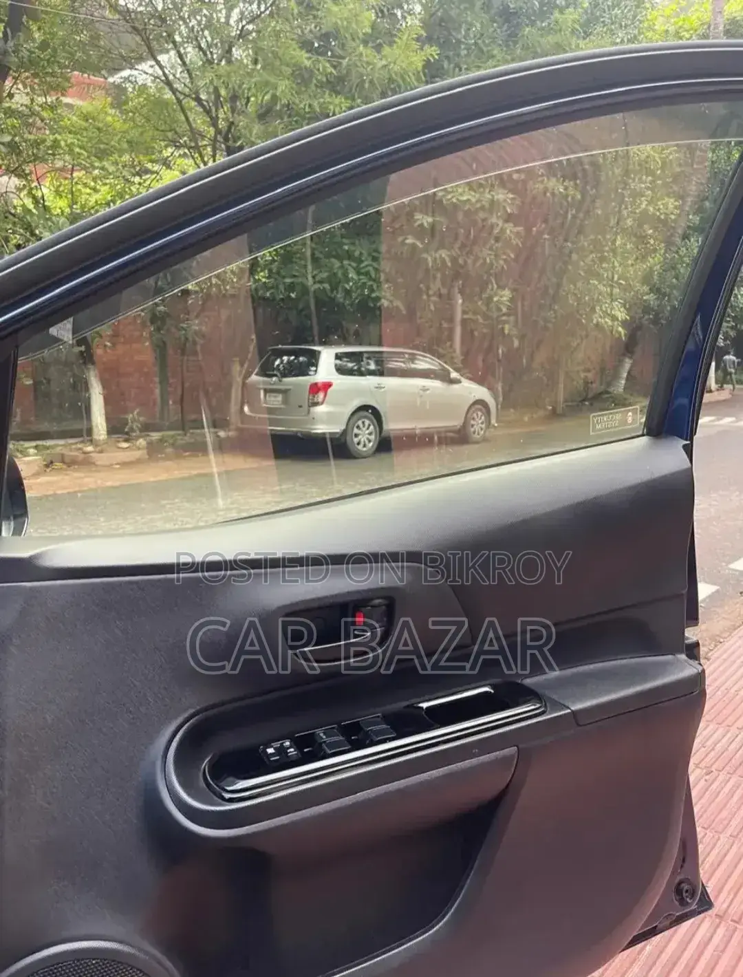 টয়োটা অ্যাকুয়া ২০১৭ গ্রে