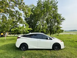 New Toyota Prius 2019 Pearl