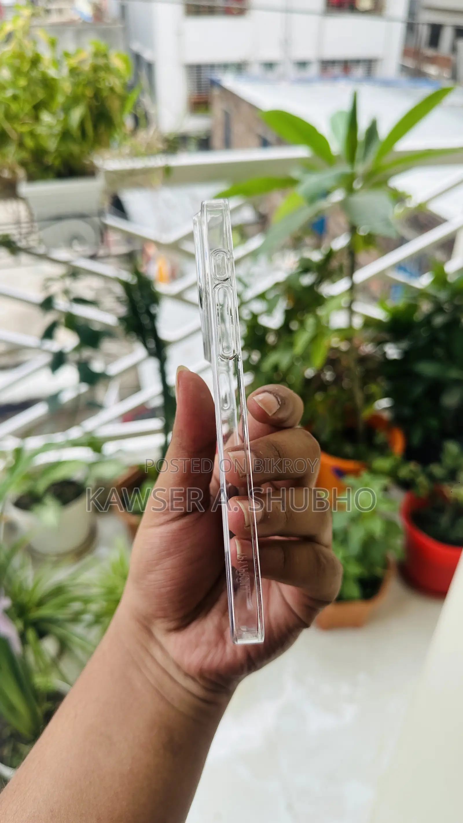 আইফোন ১৭ প্রো ম্যাক্স অ্যান্টি ইয়েলো ট্রান্সপারেন্ট কেস