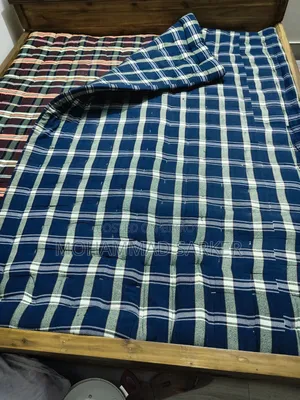১টি সিংগেল ও ১ টি সেমি-ডাবল তোষক বিক্রয় হবে