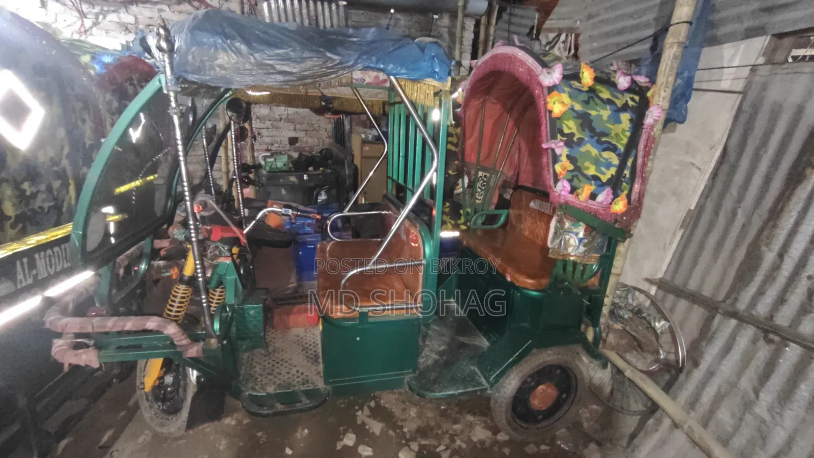 অটো গাড়ী একদম ফ্রেশ আছে