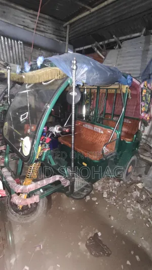 অটো গাড়ী একদম ফ্রেশ আছে