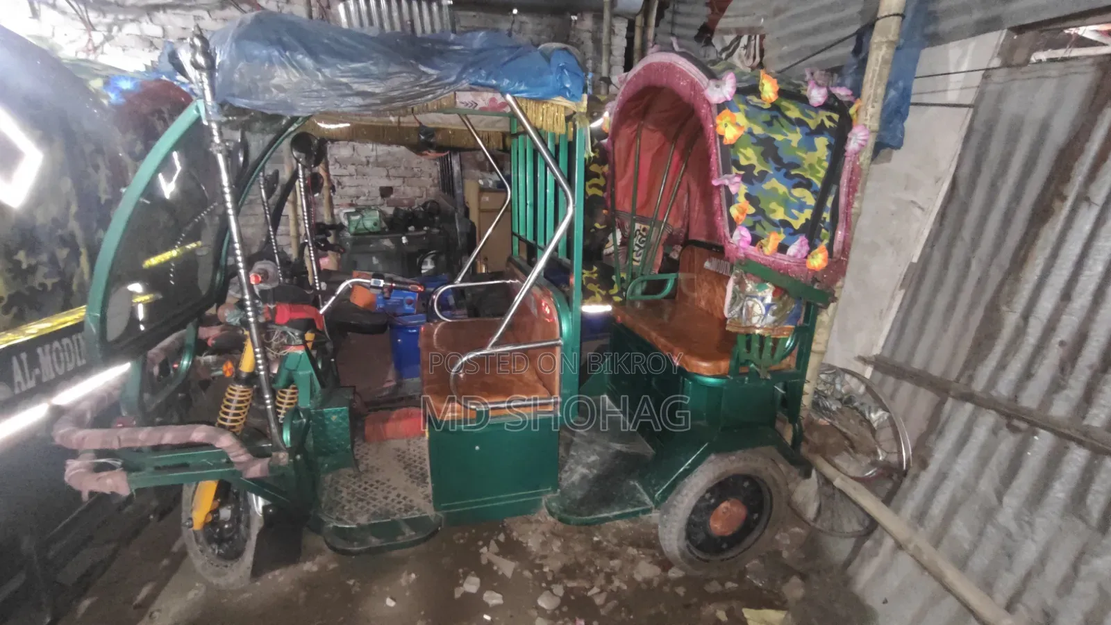 অটো গাড়ী একদম ফ্রেশ আছে