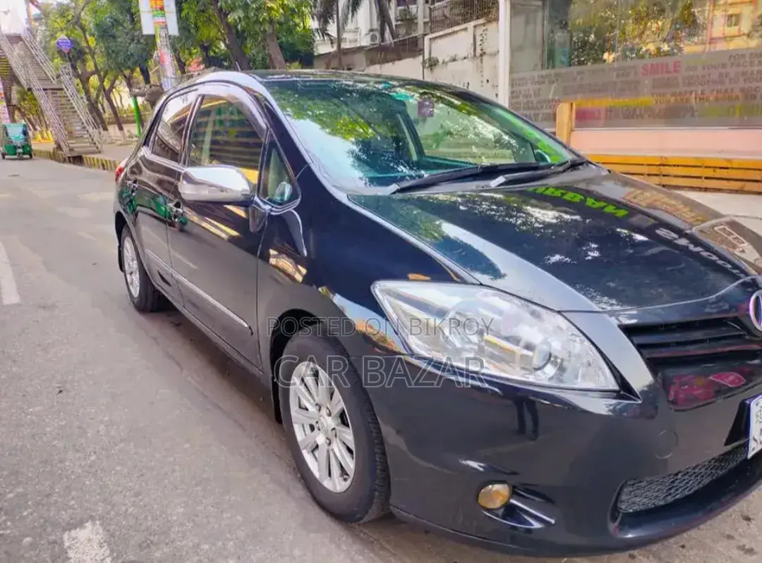 Toyota Auris 2012 Black