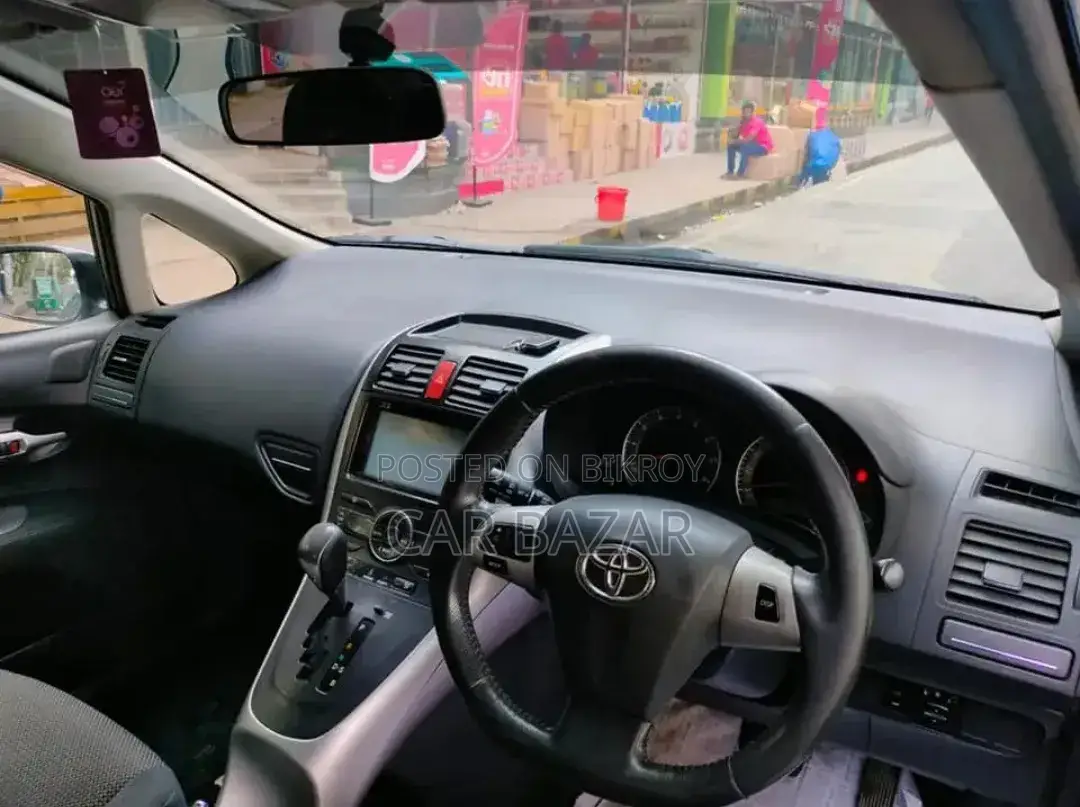 Toyota Auris 2012 Black