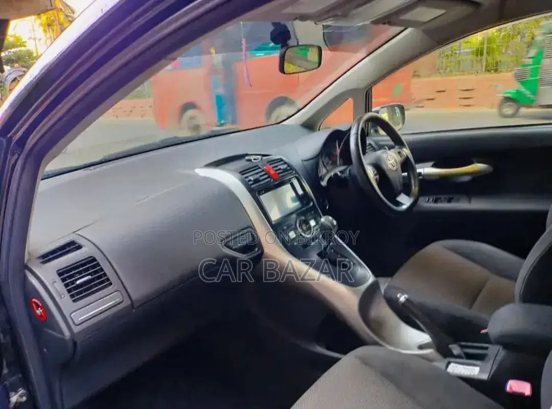Toyota Auris 2012 Black