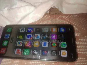 Apple iPhone X 64 GB White