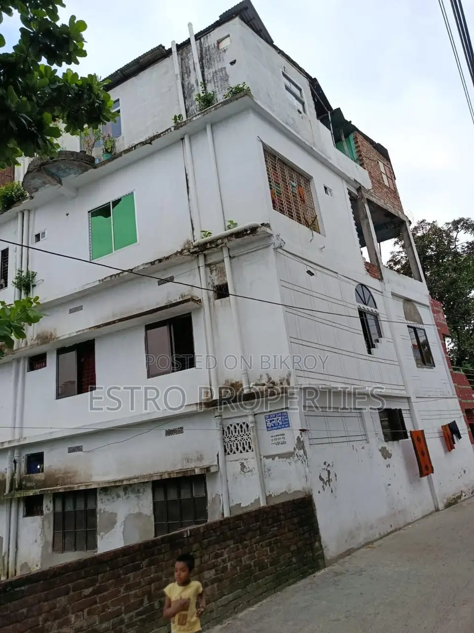 খুলনা সদরে ৩ বেডরুমের অ্যাপার্টমেন্ট বিক্রয়ের জন্য