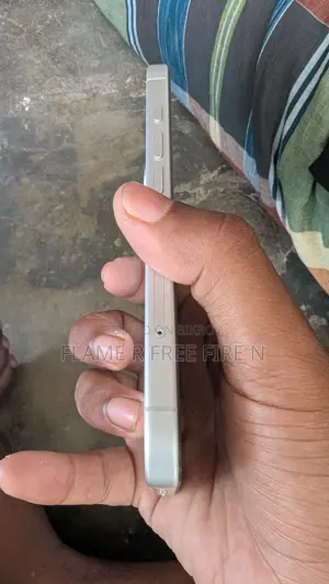 Apple iPhone 16 128 GB White
