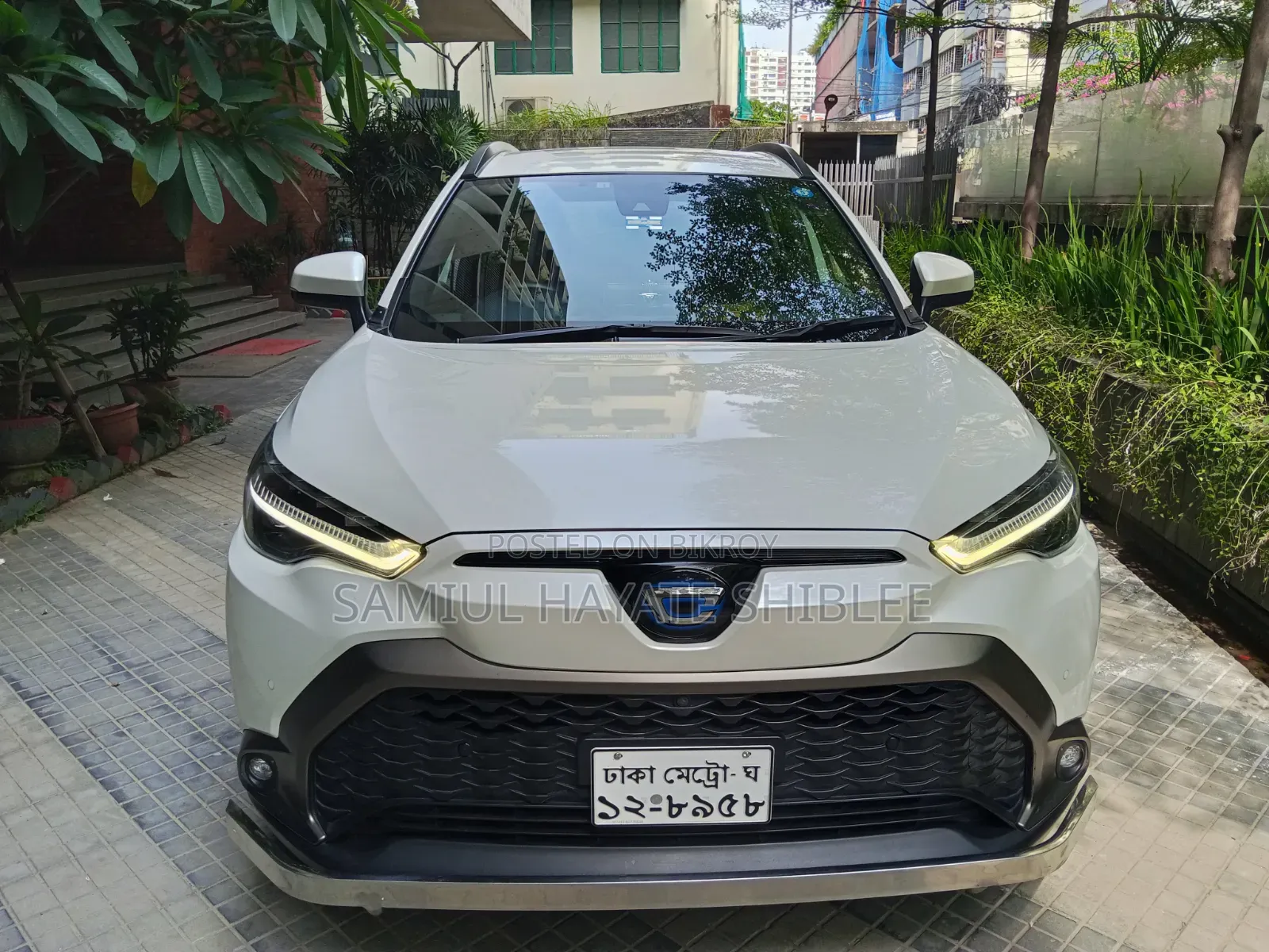 টয়োটা করোলা ক্রস ১.৮ হাইব্রিড ফ্রন্ট হুইল ড্রাইভ ২০২১ পার্ল