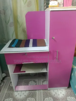 পড়ার টেবিল