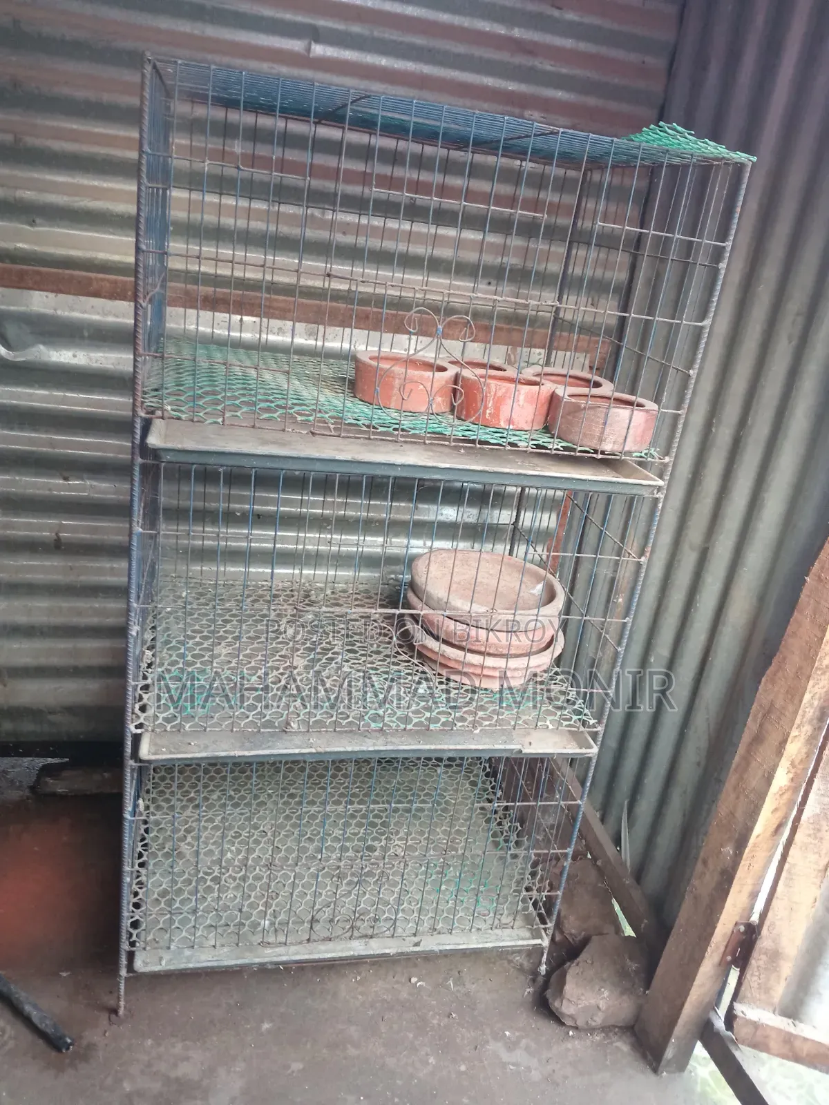 একটি কবুতরের খাঁচা বিক্রি হবে
