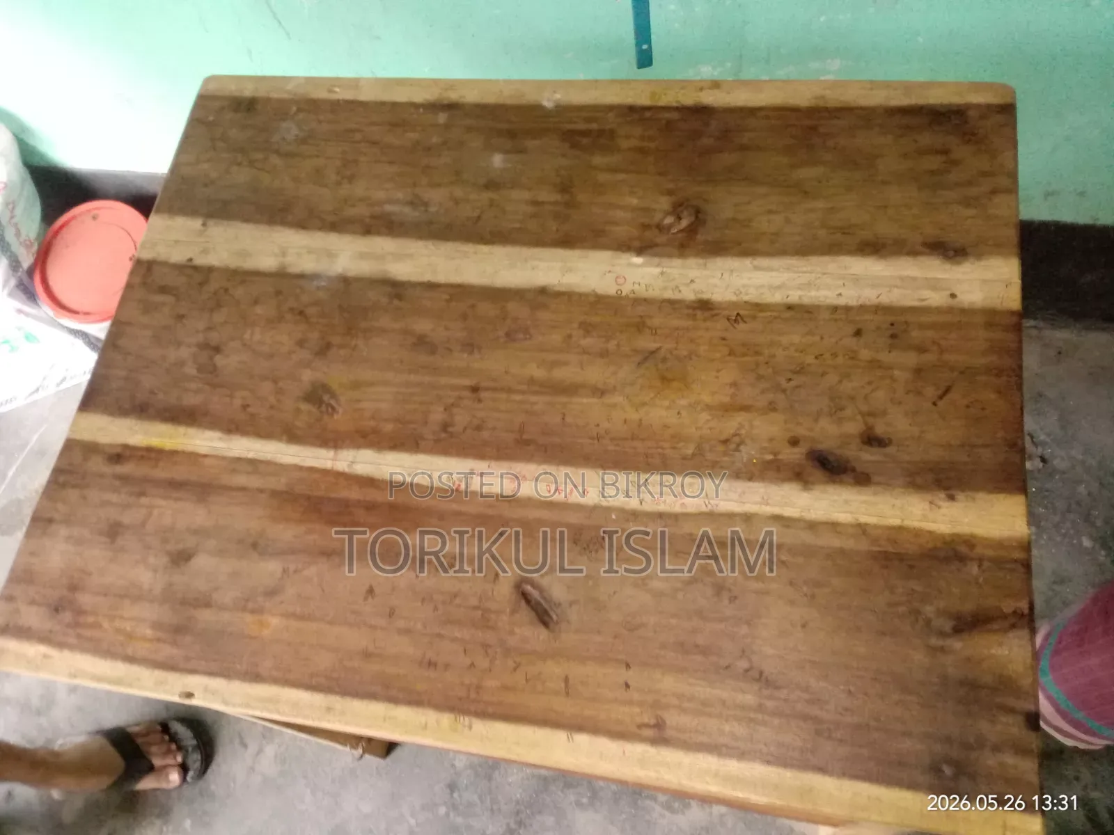 Sturdy Wooden Study / Laptop Table