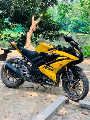 Yamaha R1 2018 Yellow