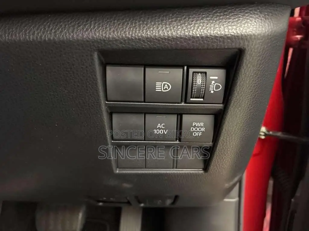 Toyota Noah 2022 Red