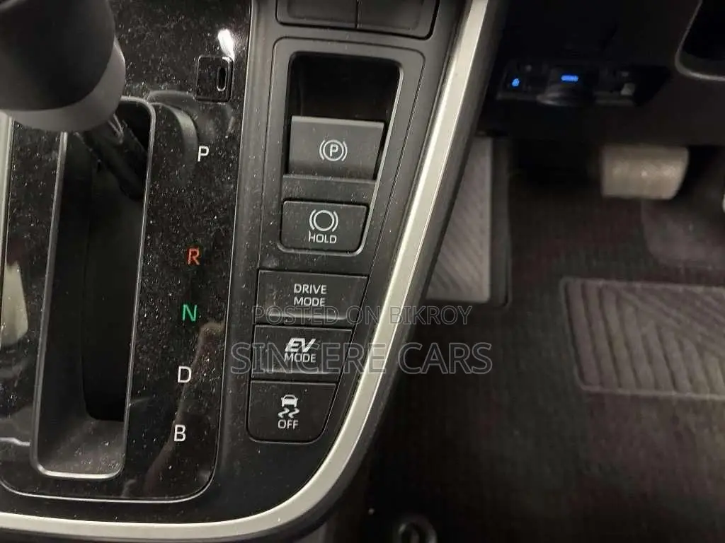 Toyota Noah 2022 Red