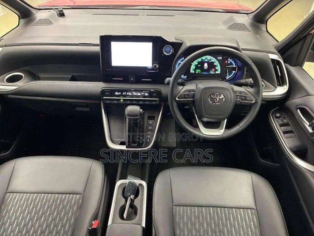 Toyota Noah 2022 Red