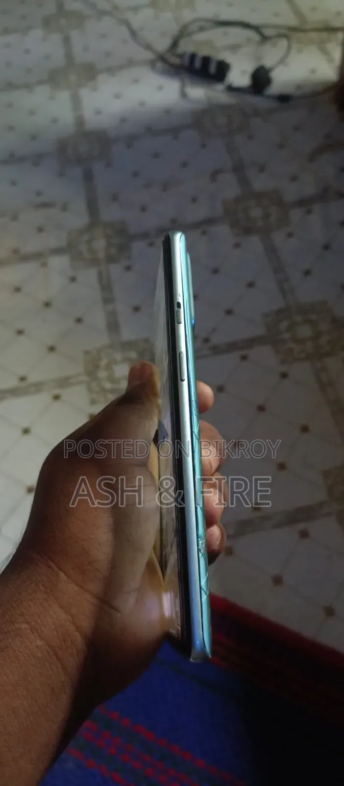 ওয়ানপ্লাস ৯আর ২৫৬ জিবি হোয়াইট