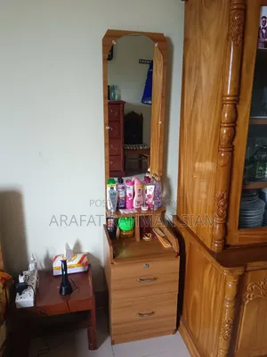ড্রেসিং টেবিল
