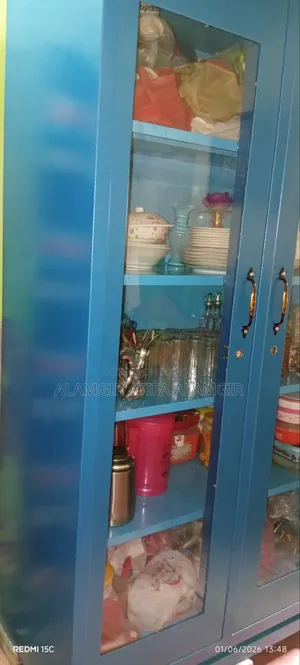 স্টিলের শোকেস