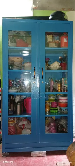 স্টিলের শোকেস