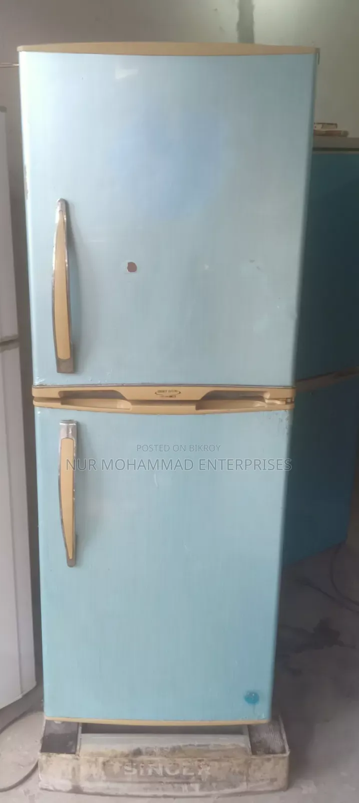 12 CFT Singer, Fridge