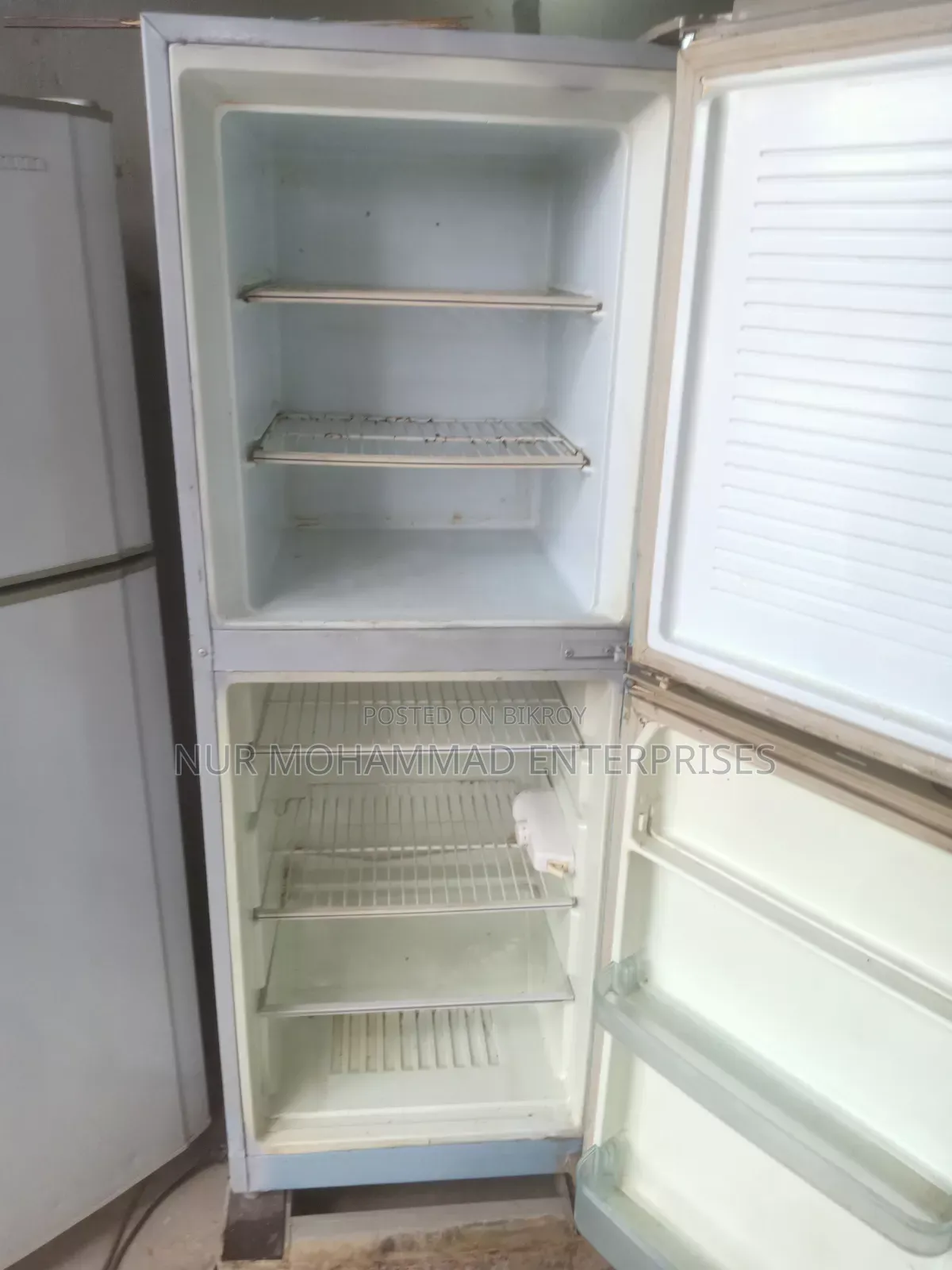 12 CFT Singer, Fridge