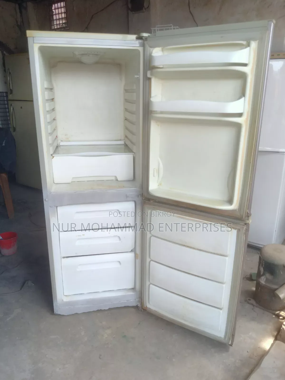 11 CFT Super Ariston, Fridge