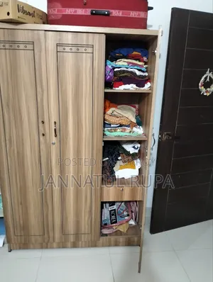 Almirah Sell Hobe