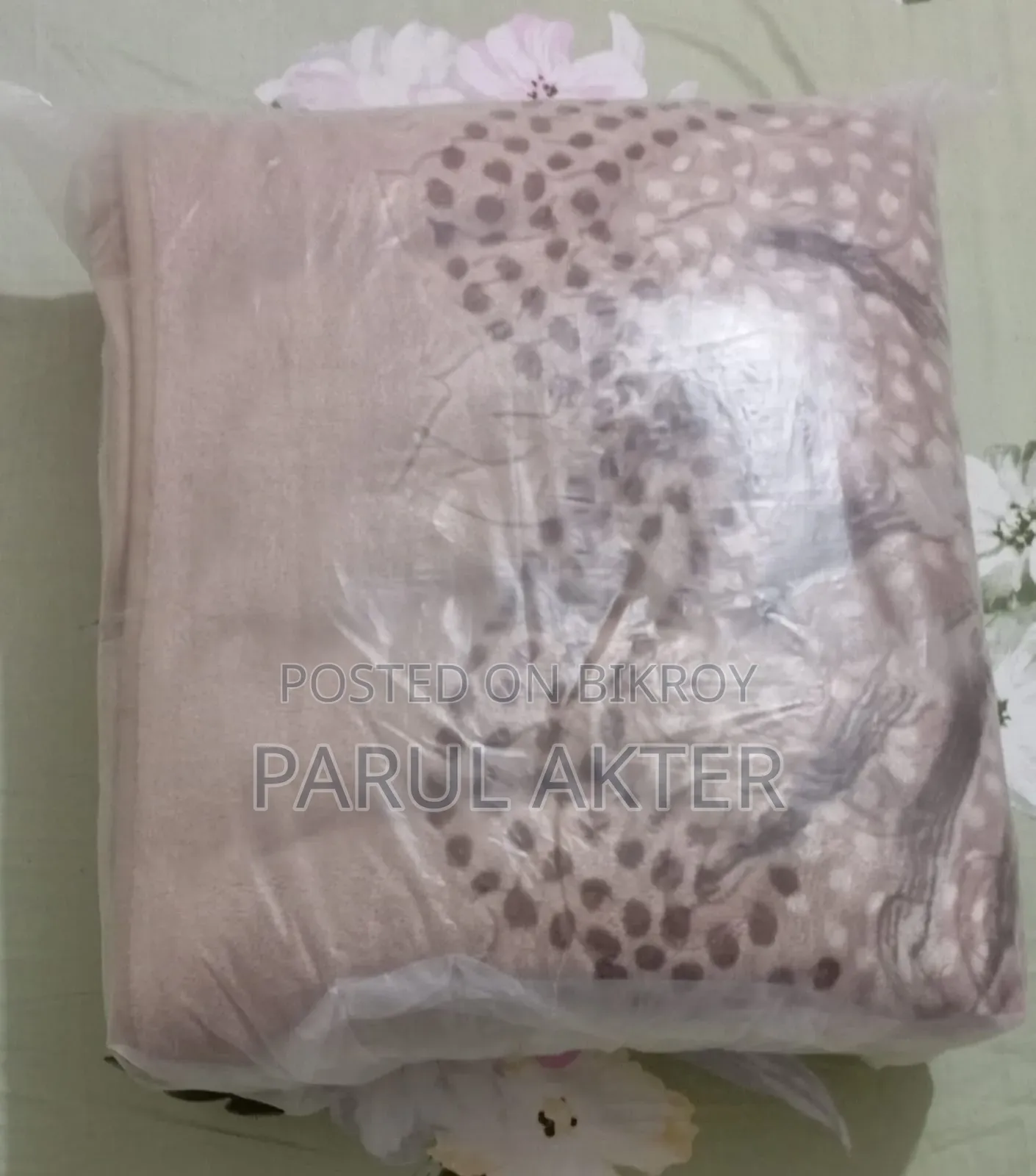 4.5/5.5 King Size Blanket - Cream Flower, Washed and Packed.