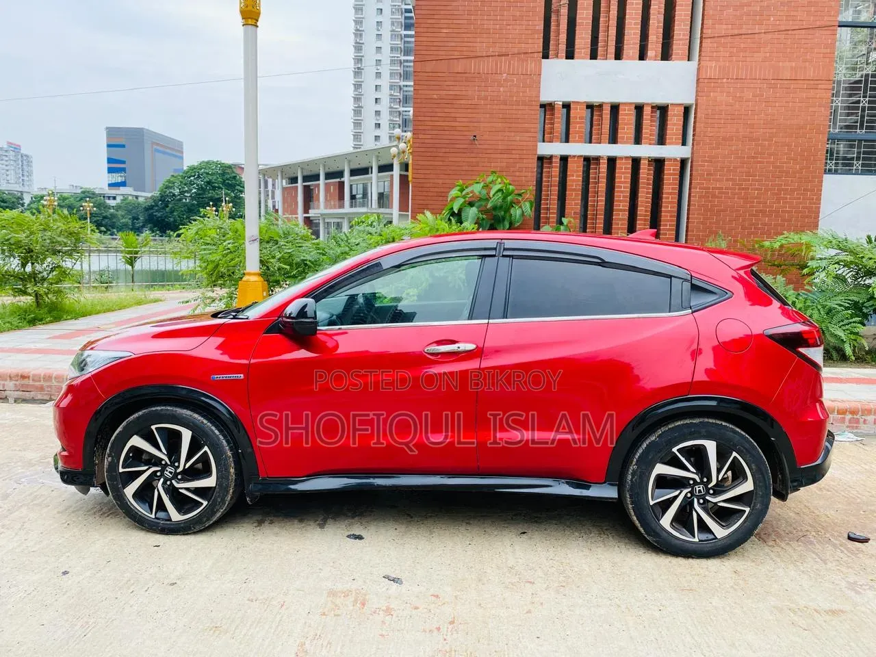 Honda Vezel 1.5 Hybrid 4WD 2016 Red