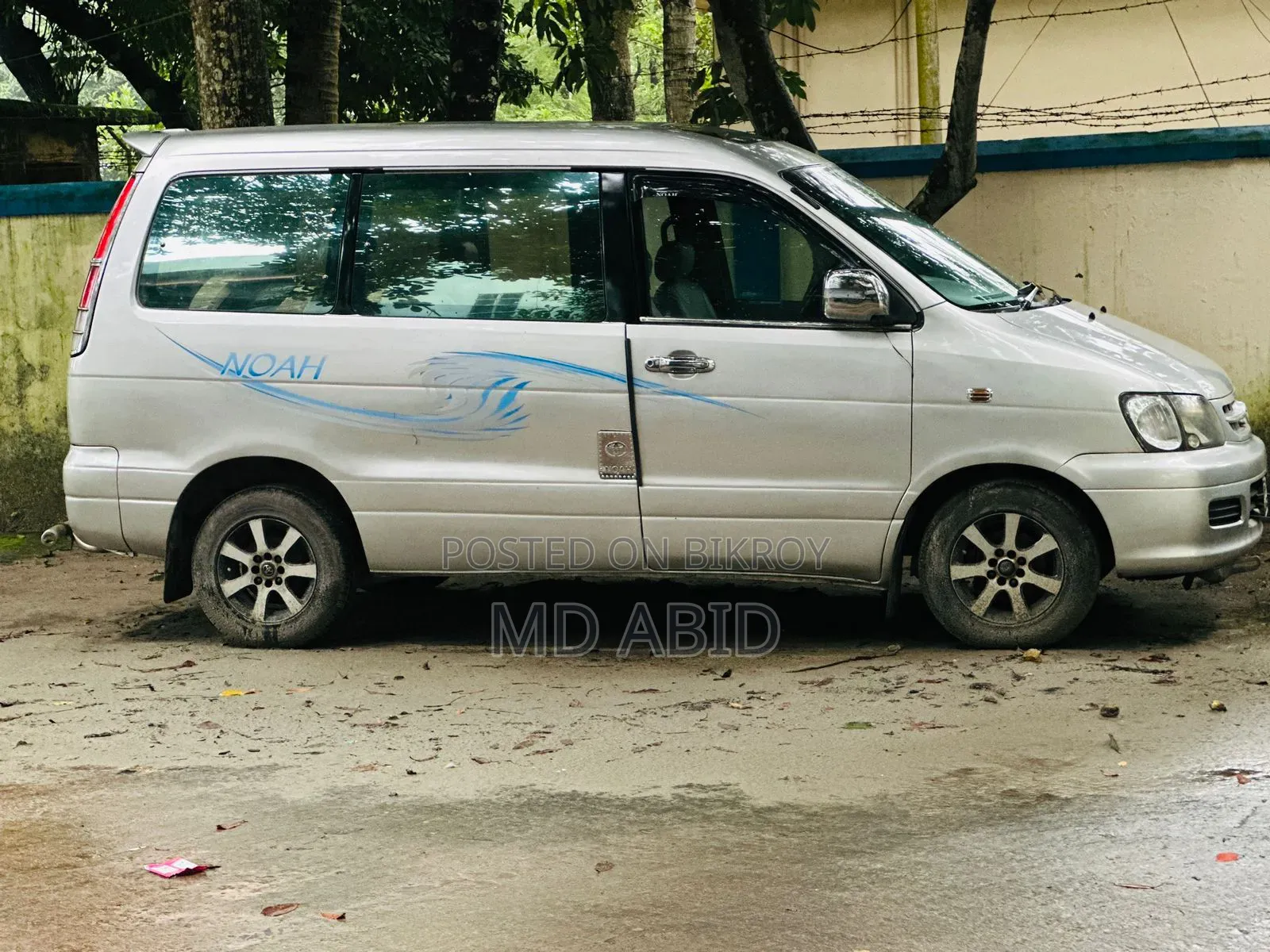 Toyota Noah 2.0 All-Wheel Drive (8 Seater) 2002 Silver