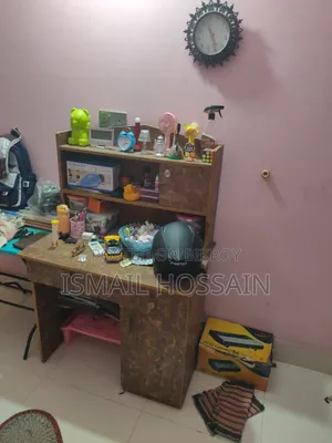 রিডিং টেবিল