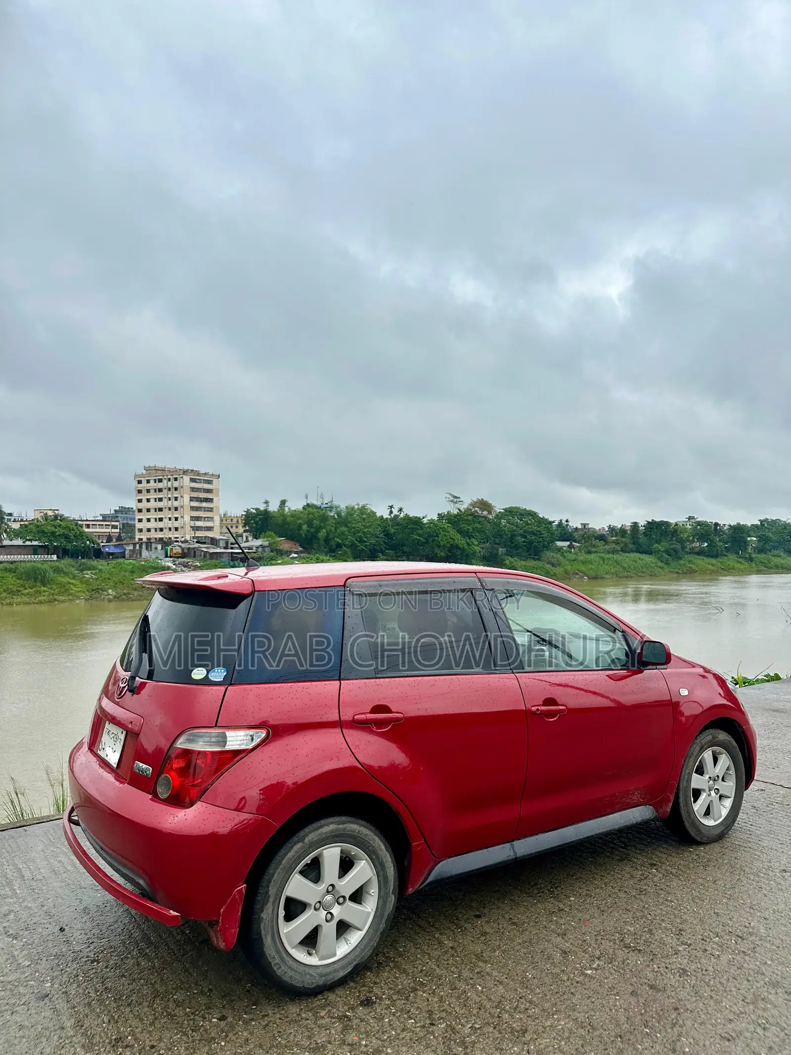 টয়োটা আইএসটি ২০০৪ রেড
