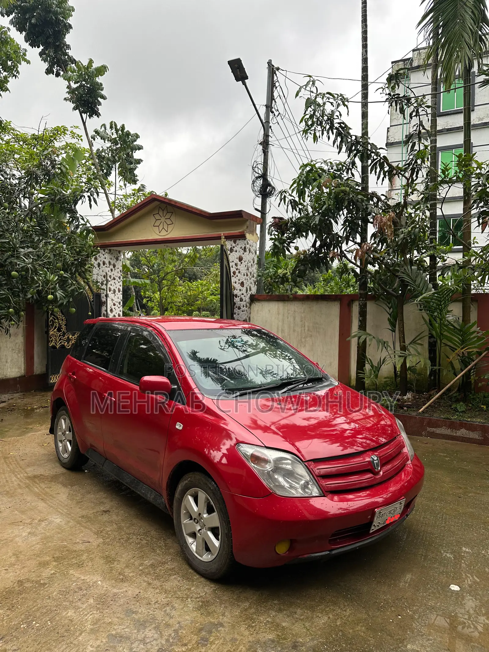 টয়োটা আইএসটি ২০০৪ রেড