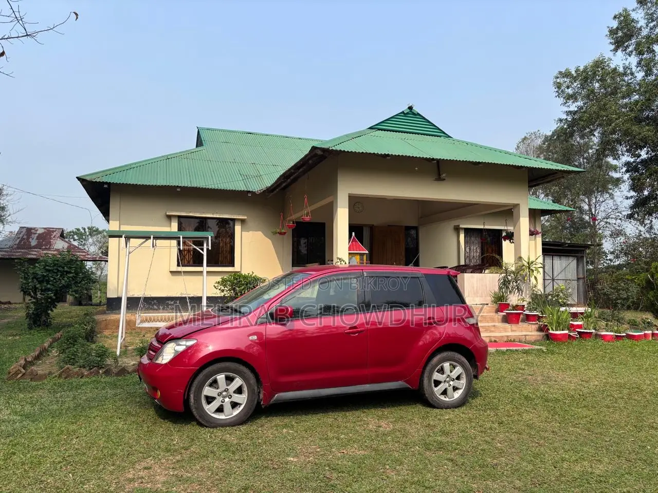 টয়োটা আইএসটি ২০০৪ রেড