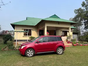 টয়োটা আইএসটি ২০০৪ রেড