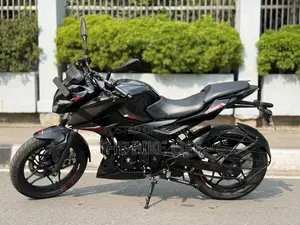 বাজাজ পালসার এন১৬০ ২০২৬ কালো
