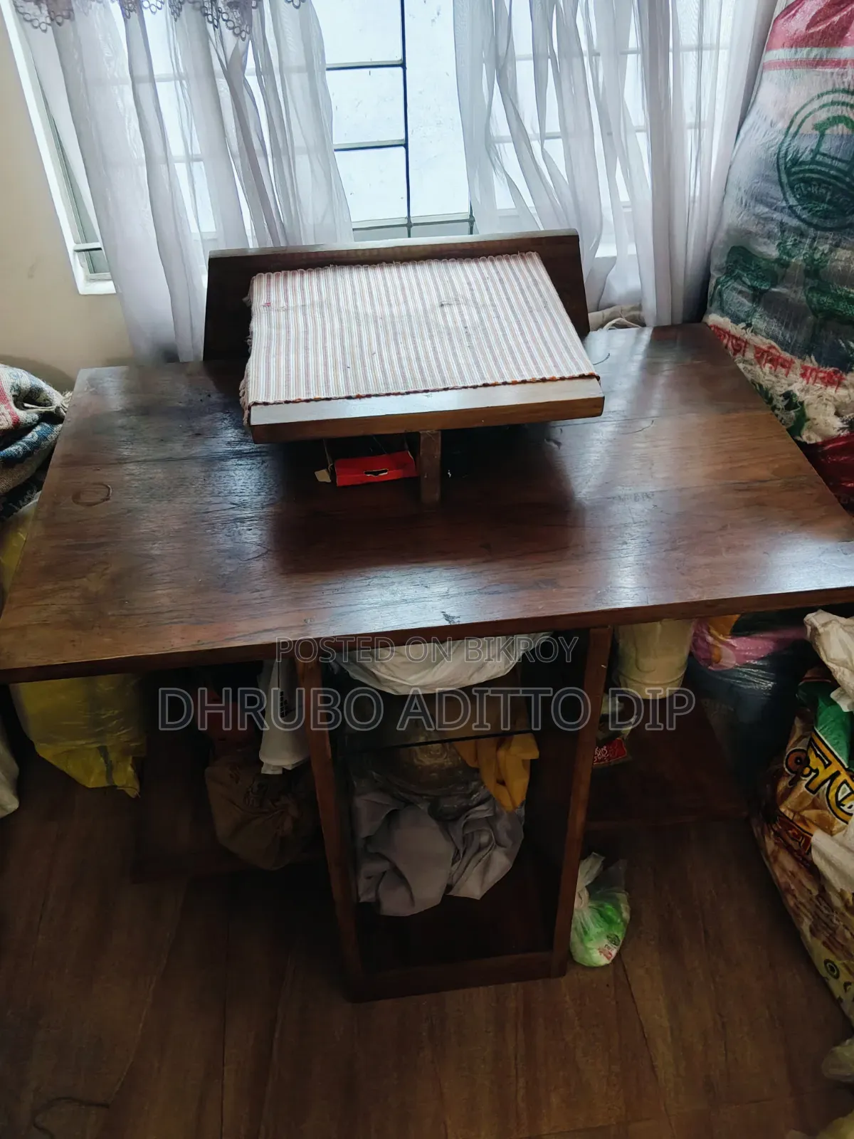 কম্পিউটার টেবিল