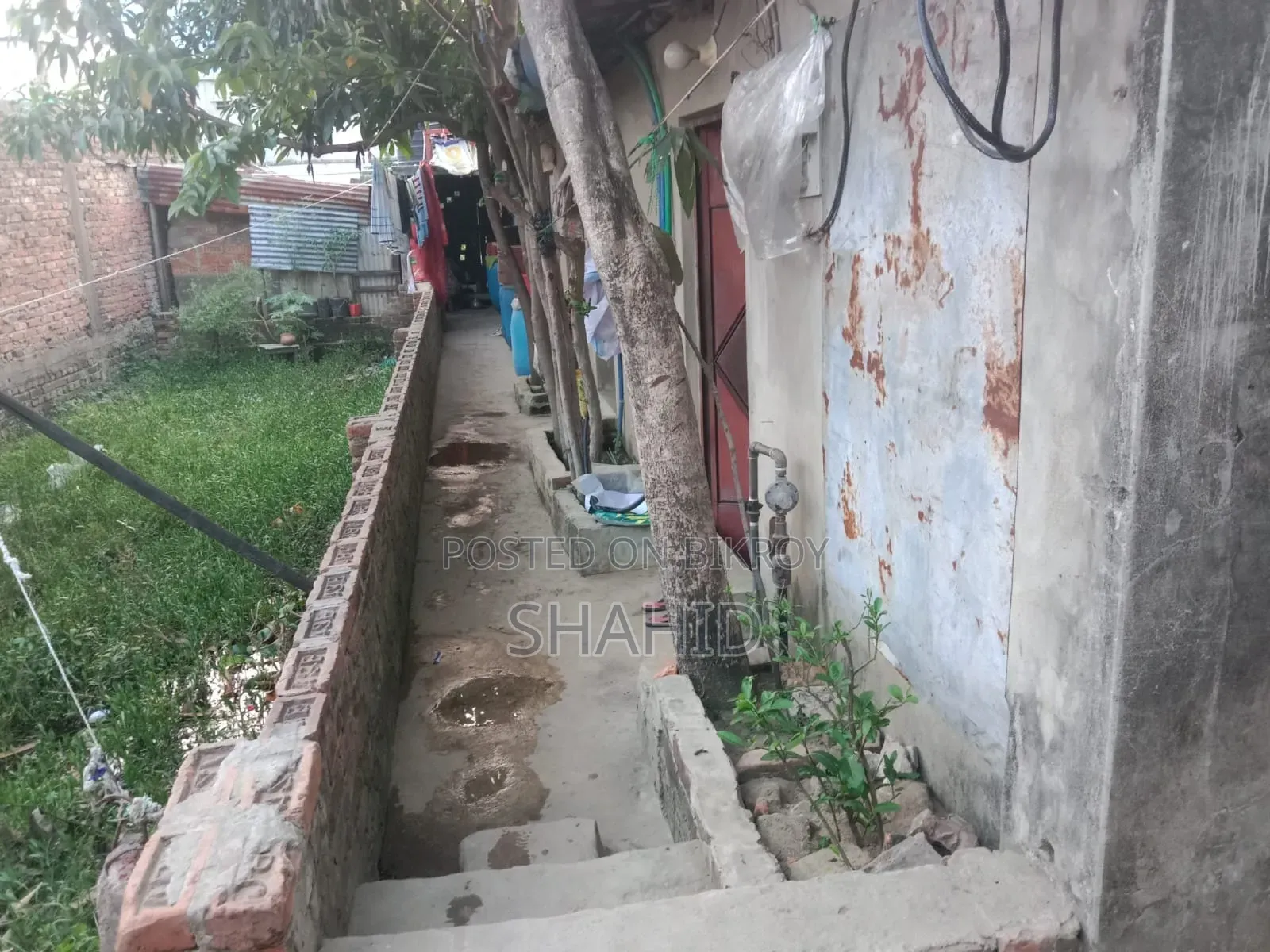 সেমিপাকা ঘর সহ জায়গা বিক্রয়।