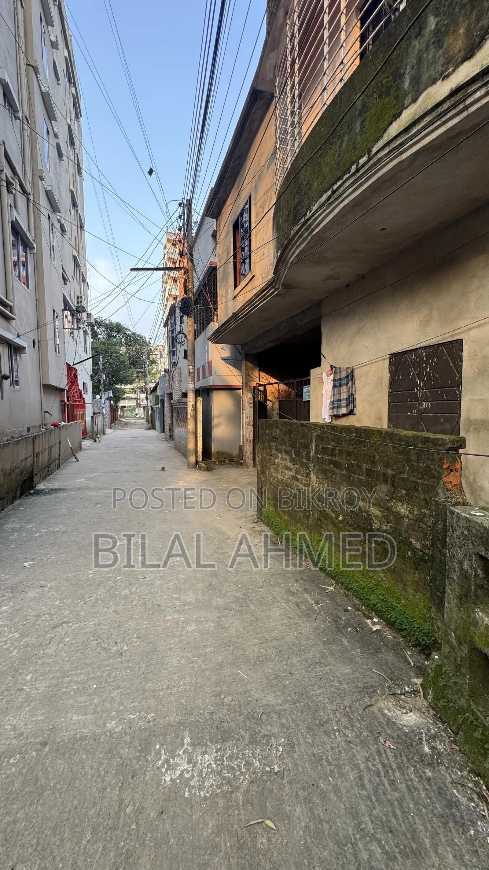 ভাড়ার জন্য প্রশস্ত দোতলা ভবন
