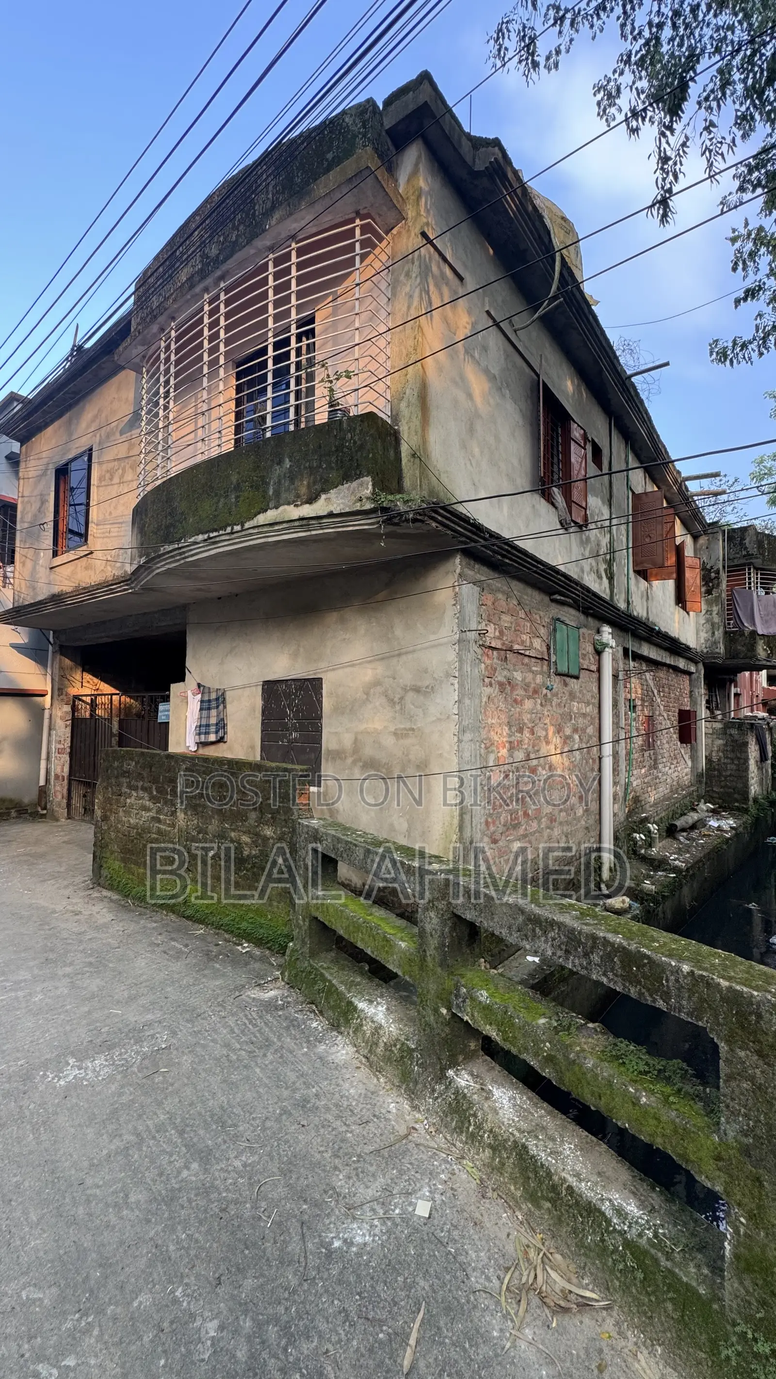 ভাড়ার জন্য প্রশস্ত দোতলা ভবন