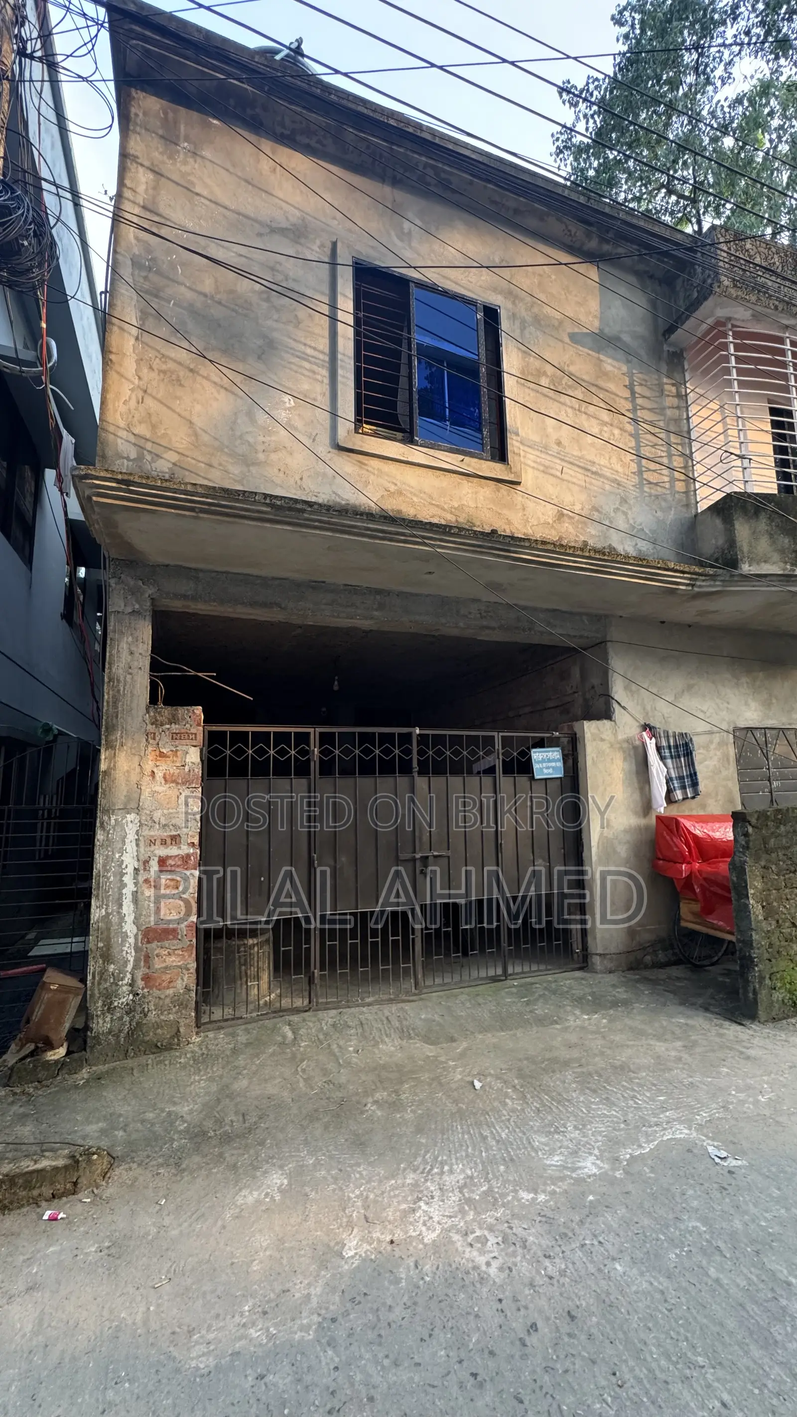 ভাড়ার জন্য প্রশস্ত দোতলা ভবন