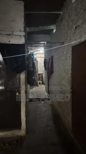 ভাড়ার জন্য প্রশস্ত দোতলা ভবন