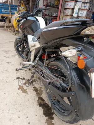 TVS Apache RTR 160 2v Refresh X-Connect 2021 Black